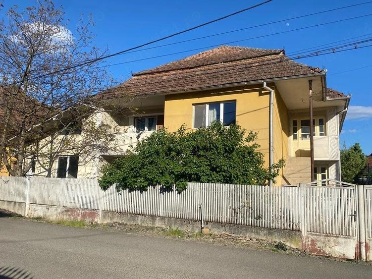 Casă cu Teren 9000 Mp în Central