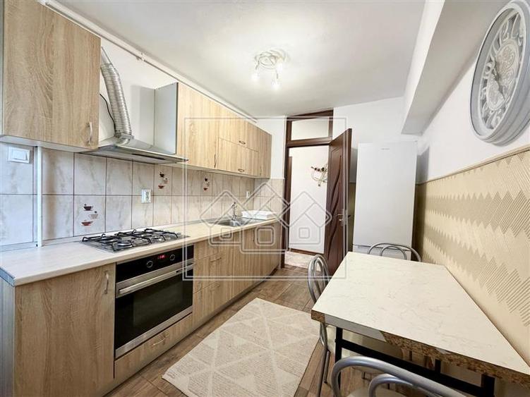 Apartament cu 4 camere decomandat în Central