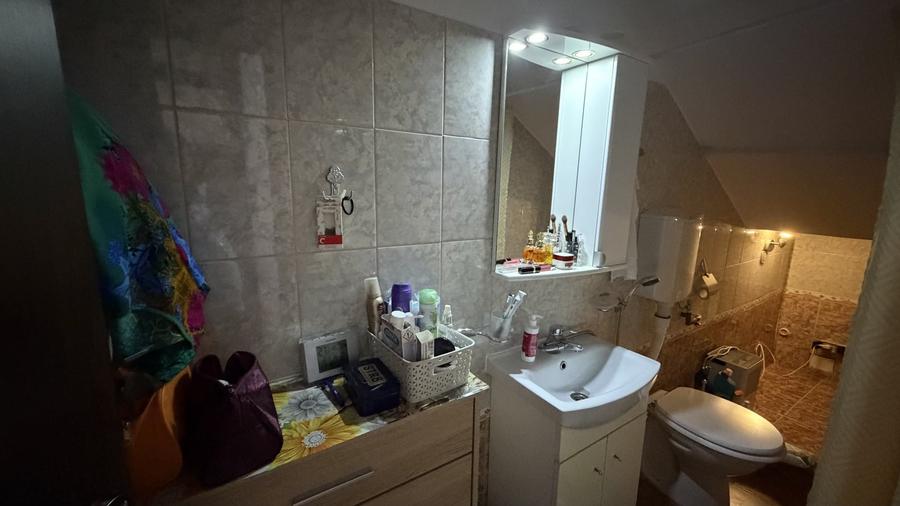 Duplex cu 4 camere cu Canalizare în Roșu