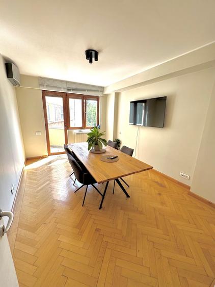 Apartament cu 3 camere în Calea Victoriei