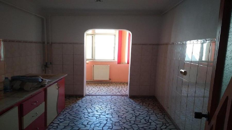 Apartament cu 3 camere decomandat în Micro 3