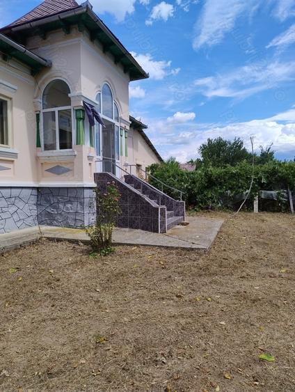 Casă cu 4 camere în Măldărești
