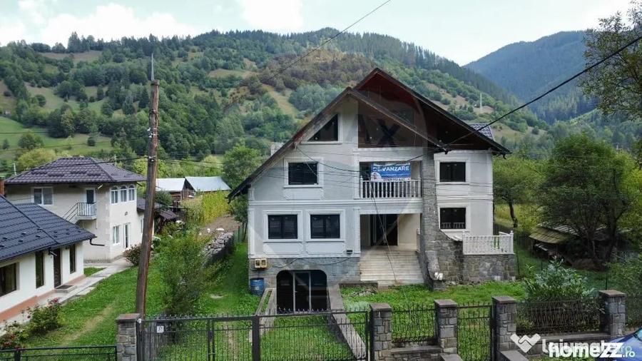 Casă cu 7 camere cu Teren 859 Mp în Mădei