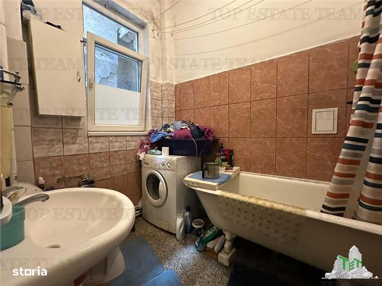 Apartament cu 3 camere semidecomandat în Gara de Nord