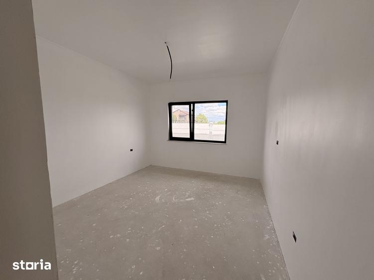 Casă cu 4 camere cu Teren 455 Mp în Șendreni