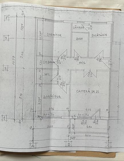 Apartament cu 3 camere decomandat în Cetate