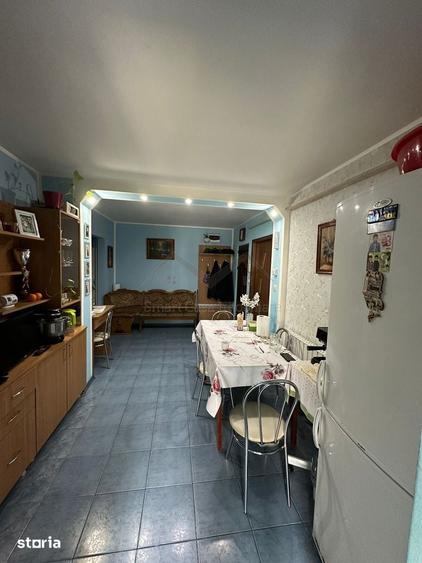 Apartament cu 3 camere decomandat în Holboca