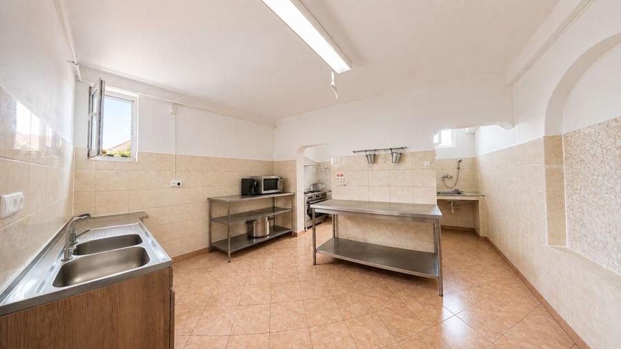 Spațiu comercial, de 398 mp, în Central