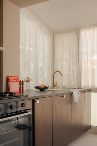 Apartament cu 3 camere semidecomandat, mobilat în Moșilor