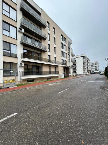Apartament cu 3 camere semidecomandat în Albert