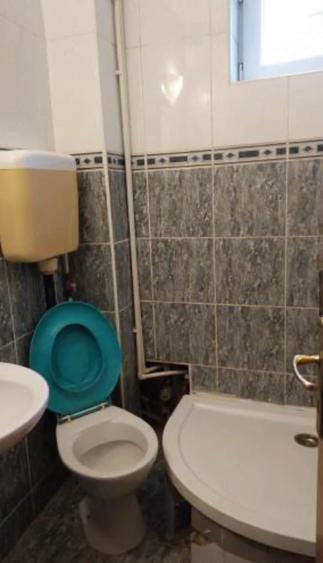 Garsonieră decomandată în Far