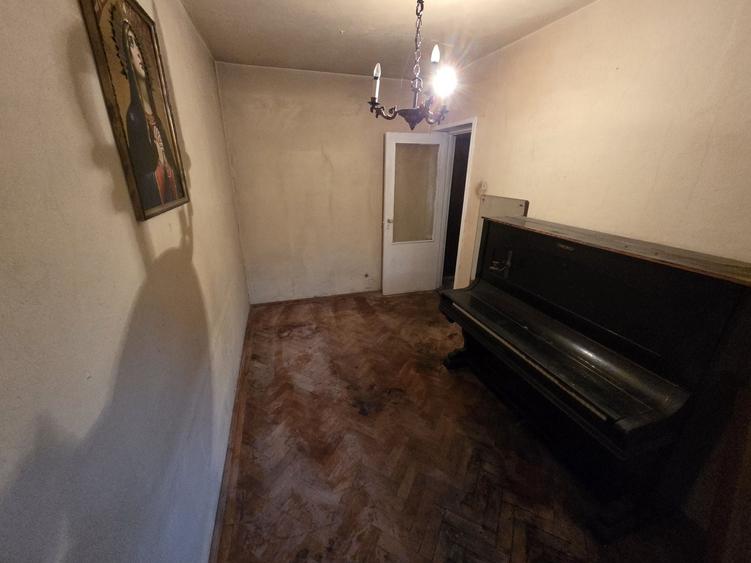 Apartament cu 3 camere semidecomandat în Nord