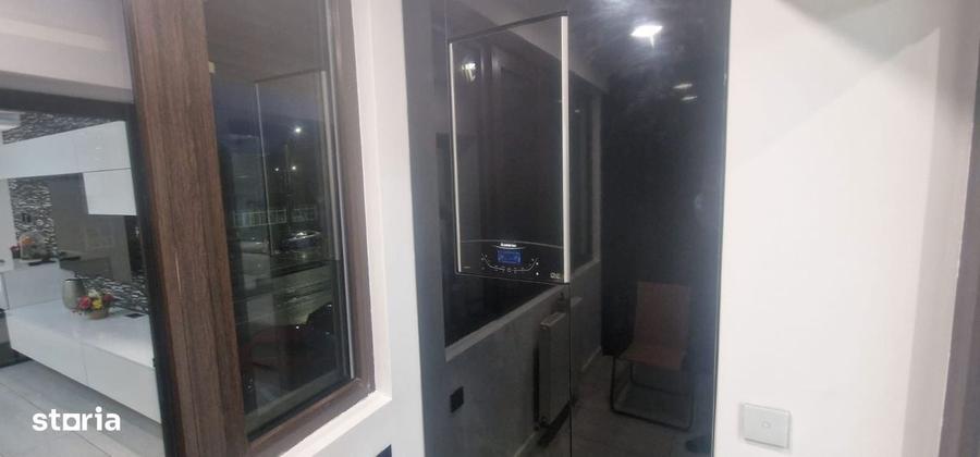 Apartament cu 4 camere decomandat în Central