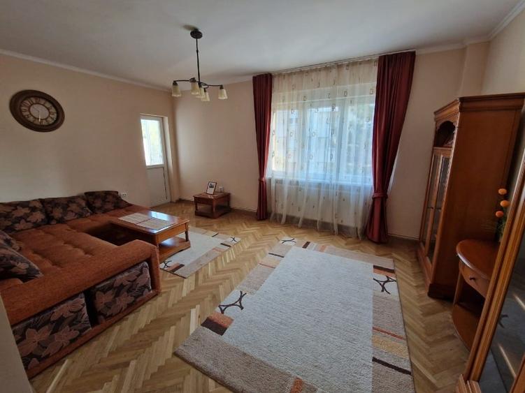 Apartament cu 4 camere decomandat, mobilat în Ultracentral