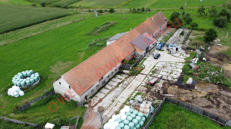 Casă cu 6 camere cu Teren 4831 Mp în Bixad