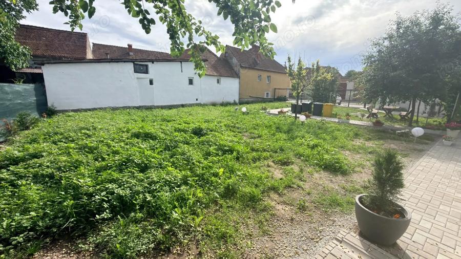 Casă cu 2 camere cu Teren 350 Mp în Central