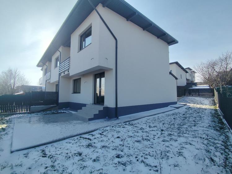 Duplex cu 4 camere cu Canalizare în Popas Păcurari