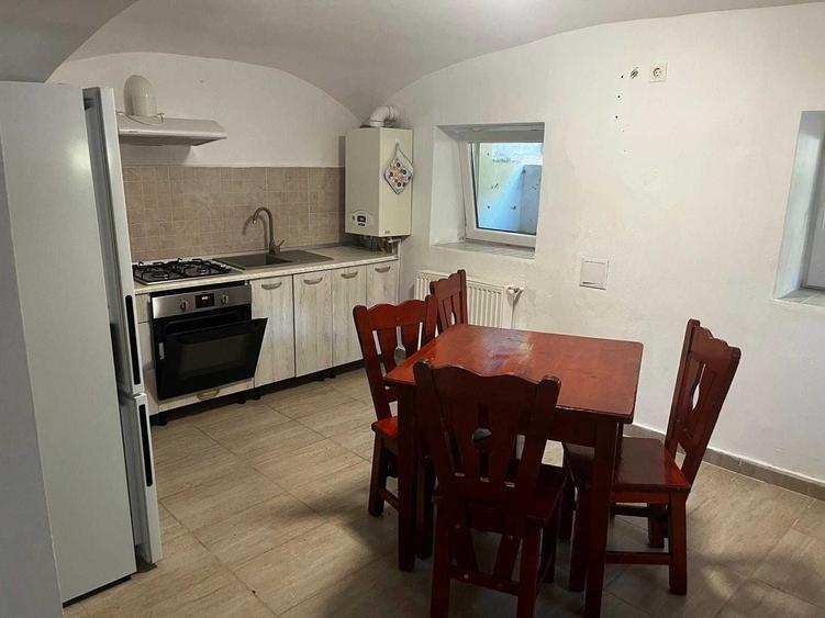 Apartament de inchiriat central cu parcare inclusa - 1