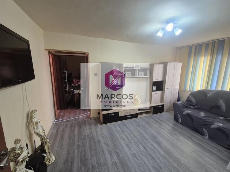 Apartament cu 3 camere semidecomandat în Cuptoare (Reșița)