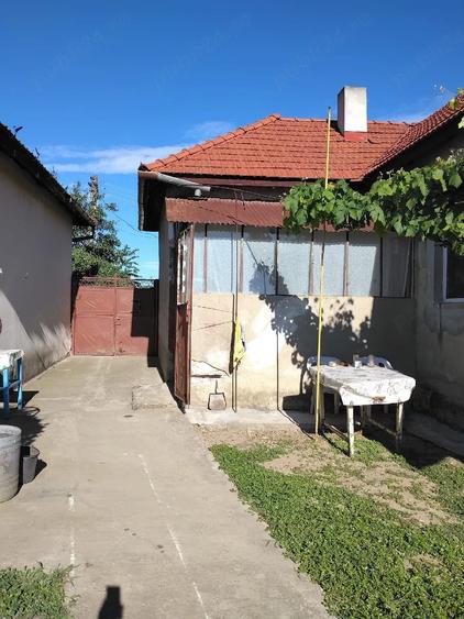 Casă cu 3 camere cu Teren 500 Mp în Bujac