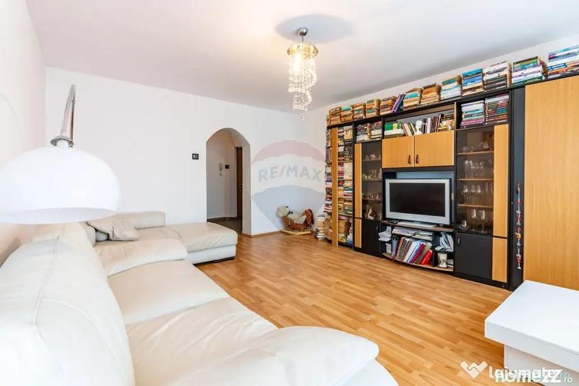 Apartament cu 3 camere decomandat în Calea Călărașilor