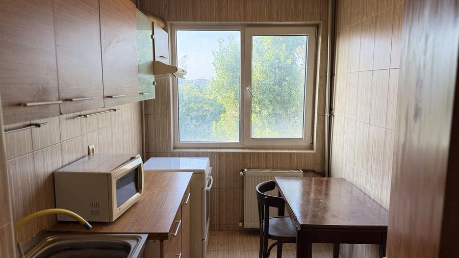 Apartament cu 3 camere semidecomandat în Gorjului