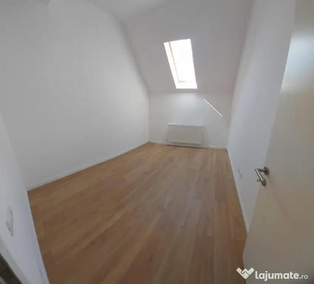 Casă cu 5 camere cu Teren 300 Mp în Central