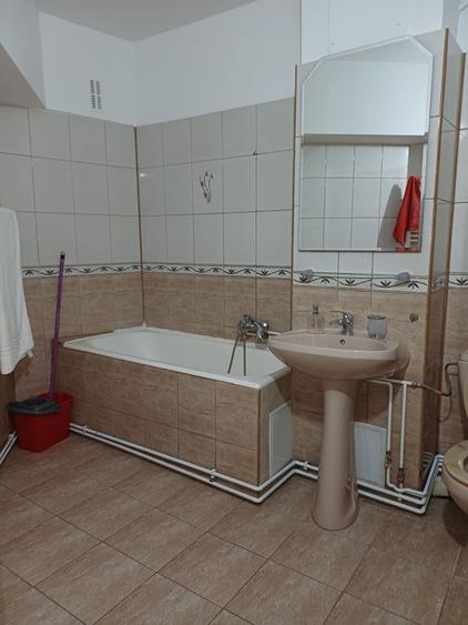 Apartament cu 3 camere decomandat în 1 Mai