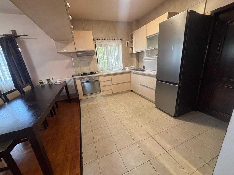 Apartament cu 3 camere decomandat în Exterior Vest
