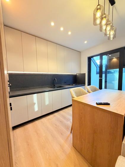 Apartament cu 3 camere decomandat în 1 Mai