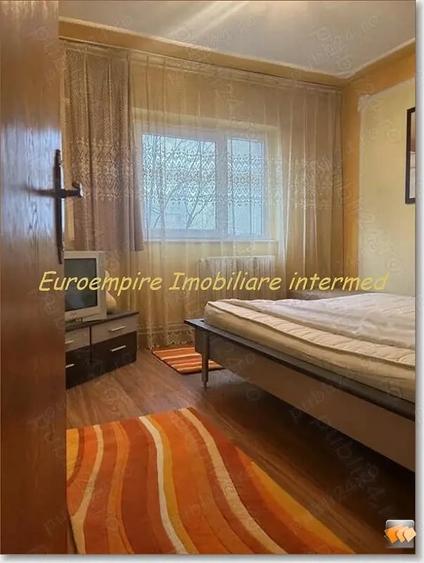 Apartament cu 3 camere decomandat, mobilat în Abator