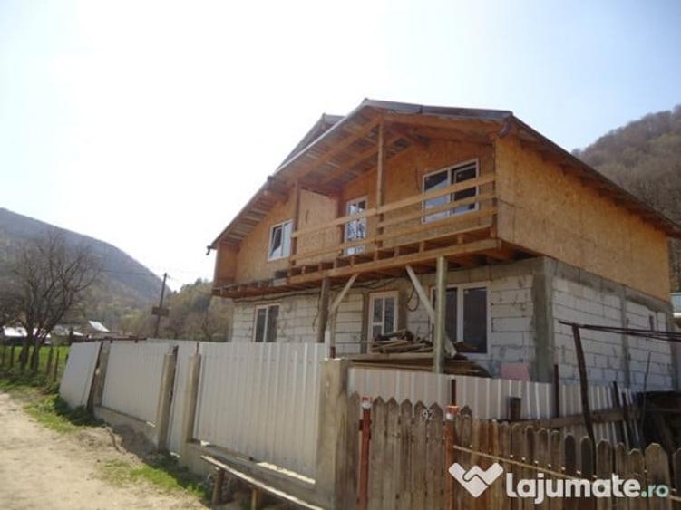 Casă cu 3 camere cu Teren 380 Mp în Central