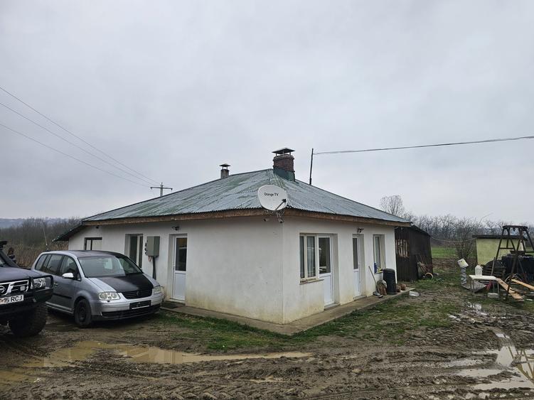Teren de 7400 mp, în Butea