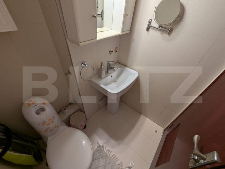 Apartament cu 3 camere semidecomandat în Dacia
