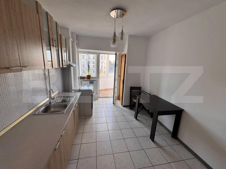 Apartament cu 3 camere decomandat, mobilat în Ultracentral