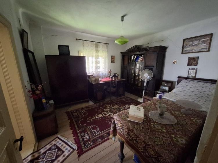 Casă cu 4 camere în Central