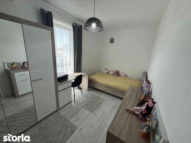 Apartament cu 3 camere decomandat, mobilat în Palazu Mare