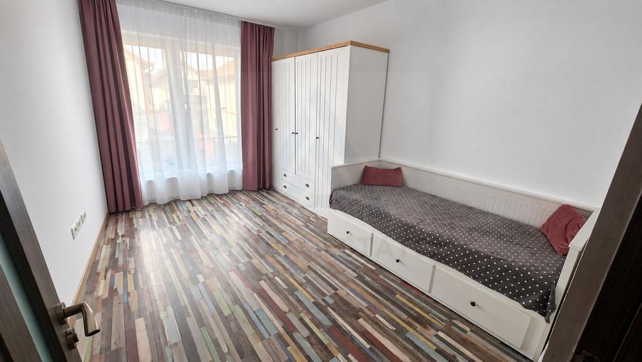Apartament cu 3 camere decomandat, mobilat în Exterior Sud