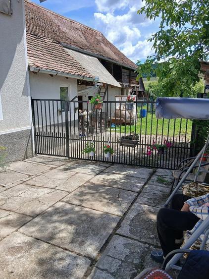 Casă cu 4 camere cu Teren 1618 Mp în Chirpăr