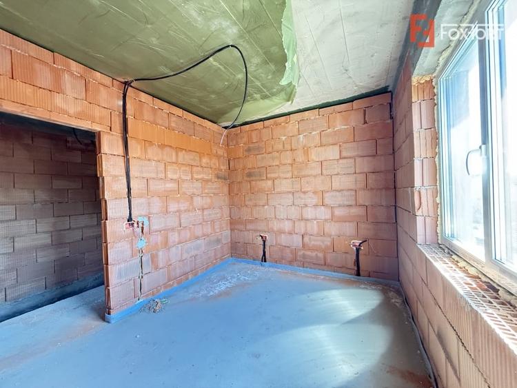 Duplex cu 5 camere cu Canalizare în Sânmihaiu Român