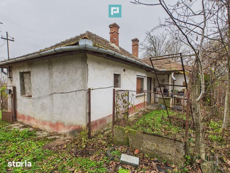 Casă cu 6 camere cu Teren 1234 Mp în Diosig