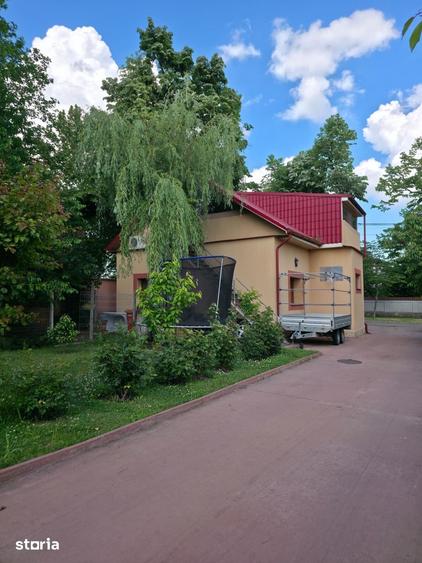 Casă cu Teren 1657 Mp în Central