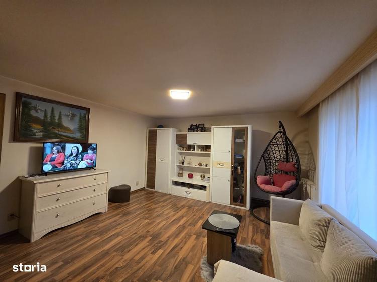 Casă cu 4 camere cu Teren 700 Mp în Central