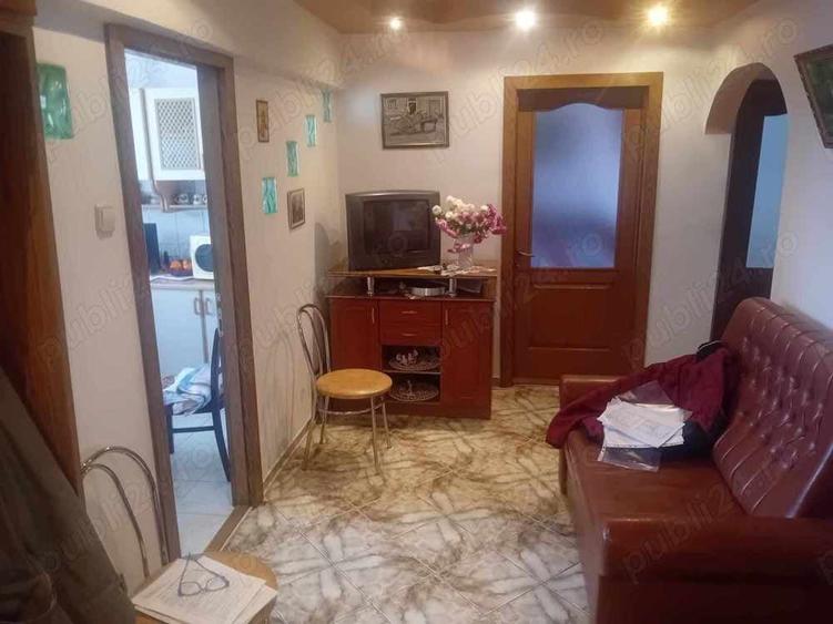 Apartament cu 3 camere decomandat în Dărmănești