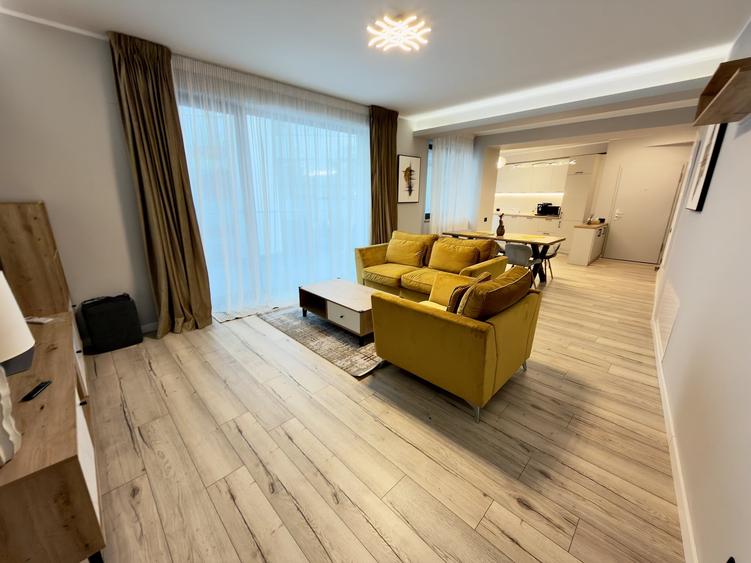 Apartament cu 3 camere semidecomandat, mobilat în Romană