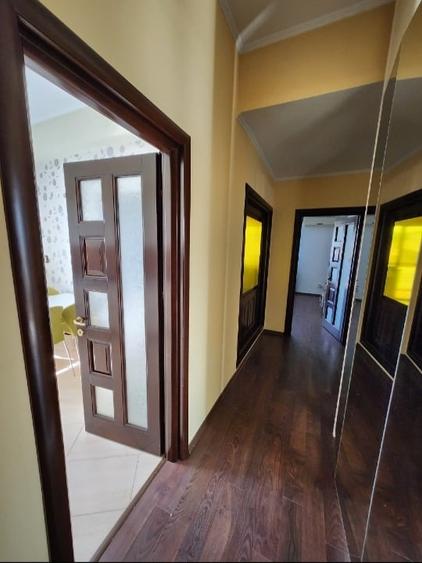 Apartament cu 3 camere decomandat, mobilat în Central