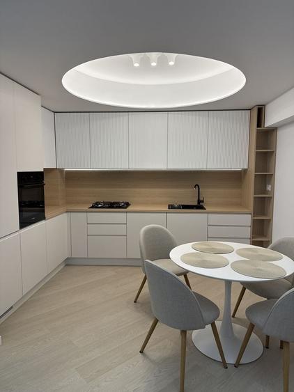 Apartament cu 3 camere semidecomandat în Central