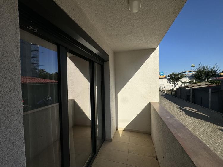 Apartament cu 3 camere semidecomandat, mobilat în UTA