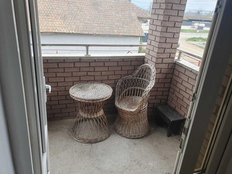 Casă cu 3 camere cu Teren 560 Mp în Andrășești