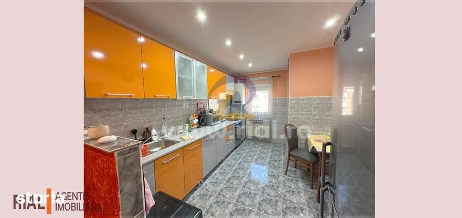 Apartament cu 3 camere decomandat în Vitrometan